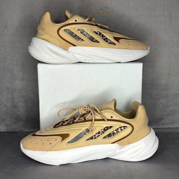 🔥🔥🔥 adidas Originals Ozelia sneakers with leopard stripes in beige Size: 10🔥🔥🔥 - Picture 2 of 10